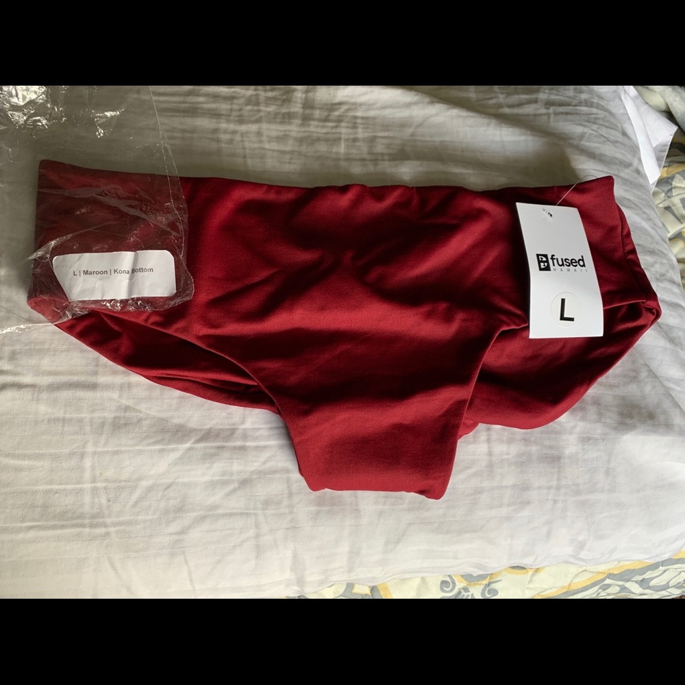 Fused Hawaii maroon Kona bottoms size L nwt